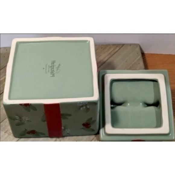Pfaltzgraff Winterwood Cookie Candy Jar Box Porcelain Green Red Bow IOB - Picture 4 of 5